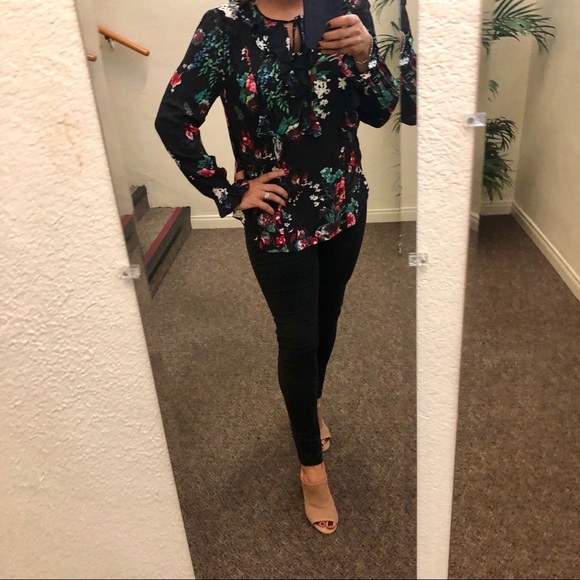 Black long sleeve yolk-tie floral tunic, sz M - Picture 2 of 8